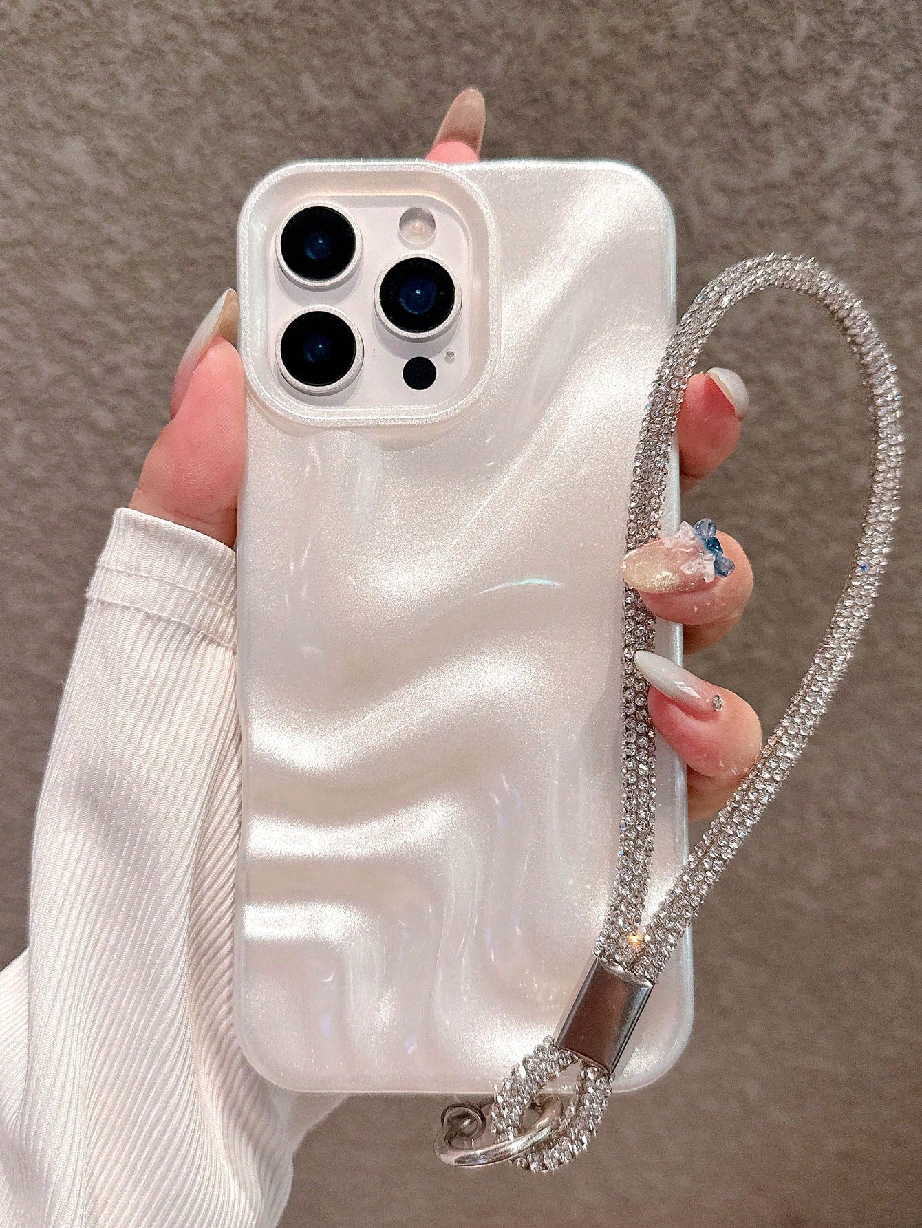 Premium Pearl White 3D Wave Phone Case for iPhone 16 Promax/16/16 Pro/16 Plus/15/15 Promax/15 Pro/11/12/13/14 Promax/11 Pro/11 Promax/12 Pro/12 Promax/13 Pro/13 Promax/14 Pro/14 Promax/16 Promax/16/16 Pro/16 Plus/12 Mini/13 Mini/16E