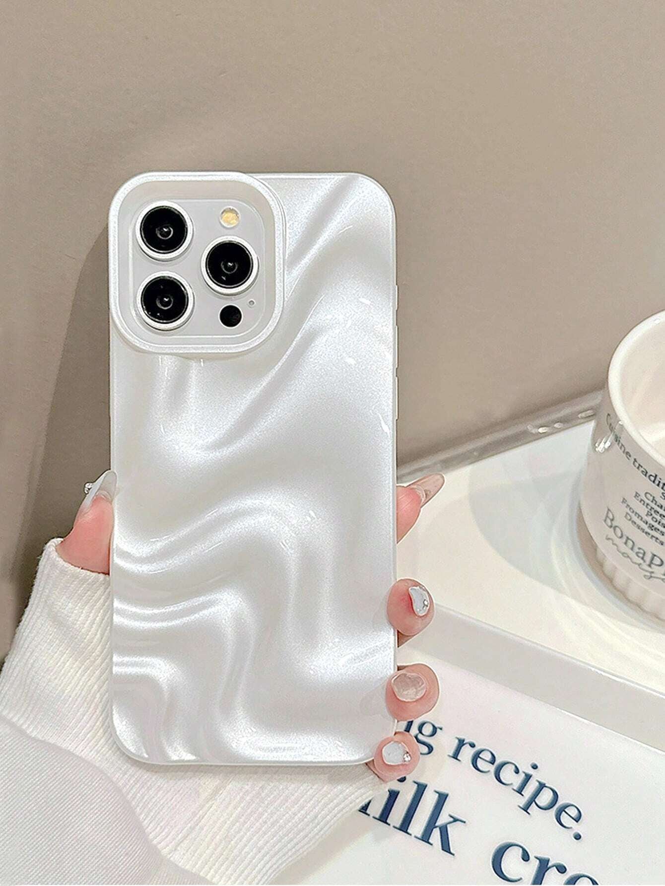 Premium Pearl White 3D Wave Phone Case for iPhone 16 Promax/16/16 Pro/16 Plus/15/15 Promax/15 Pro/11/12/13/14 Promax/11 Pro/11 Promax/12 Pro/12 Promax/13 Pro/13 Promax/14 Pro/14 Promax/16 Promax/16/16 Pro/16 Plus/12 Mini/13 Mini/16E