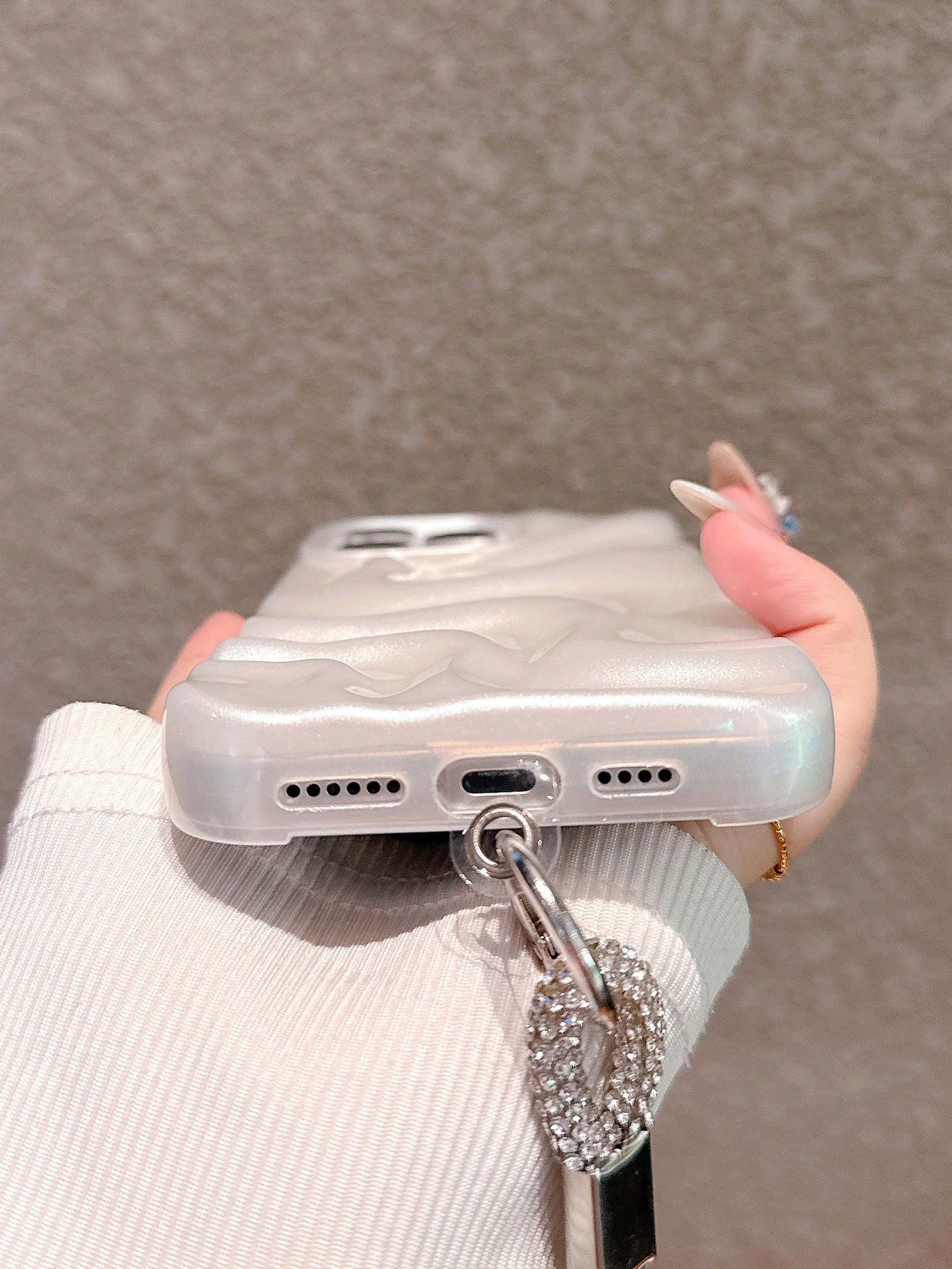 Premium Pearl White 3D Wave Phone Case for iPhone 16 Promax/16/16 Pro/16 Plus/15/15 Promax/15 Pro/11/12/13/14 Promax/11 Pro/11 Promax/12 Pro/12 Promax/13 Pro/13 Promax/14 Pro/14 Promax/16 Promax/16/16 Pro/16 Plus/12 Mini/13 Mini/16E