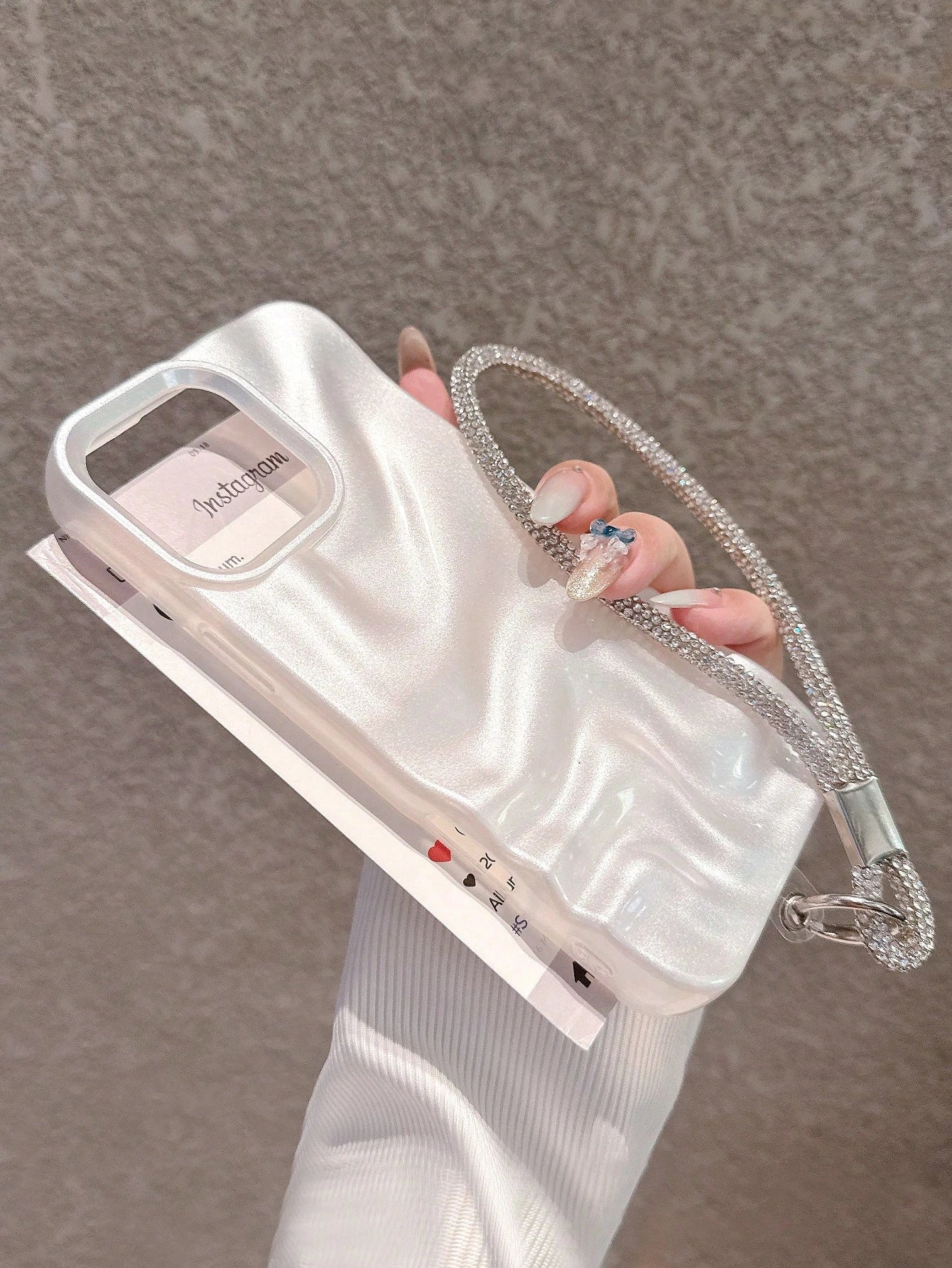 Premium Pearl White 3D Wave Phone Case for iPhone 16 Promax/16/16 Pro/16 Plus/15/15 Promax/15 Pro/11/12/13/14 Promax/11 Pro/11 Promax/12 Pro/12 Promax/13 Pro/13 Promax/14 Pro/14 Promax/16 Promax/16/16 Pro/16 Plus/12 Mini/13 Mini/16E